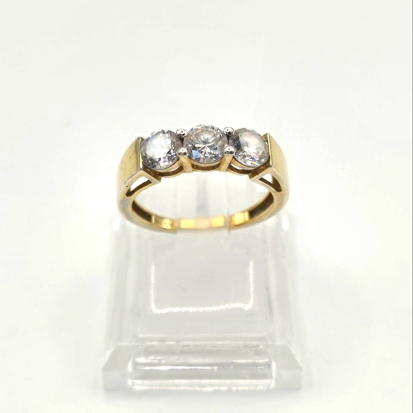 SJD Jewelry - Vintage Size 7 SJD Shiny Round White Crystal CZ Gold Plated Stylish Ring